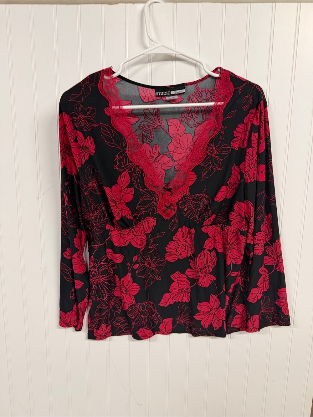 Studio Black Long Sleeve Floral Lace-Trimmed V-Neck Top
